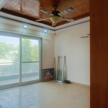 Room in 3.5 BHK Apartment at RPS Savana, Sector 88 – for Rent