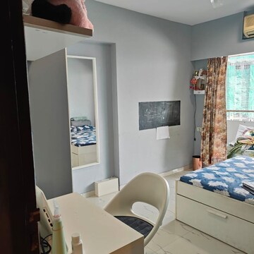 Team Area in 3 BHK Apartment at Lokhandwala Harmony, Worli Naka – for Sale