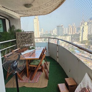 Team Area in 3 BHK Apartment at Lokhandwala Harmony, Worli Naka – for Sale