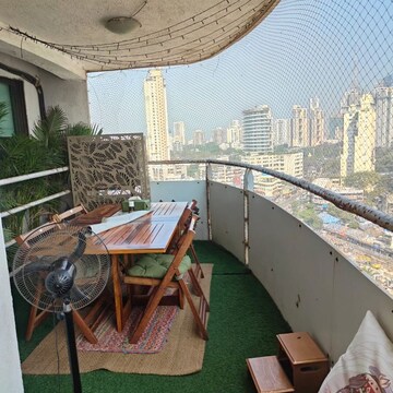 Team Area in 3 BHK Apartment at Lokhandwala Harmony, Worli Naka – for Sale