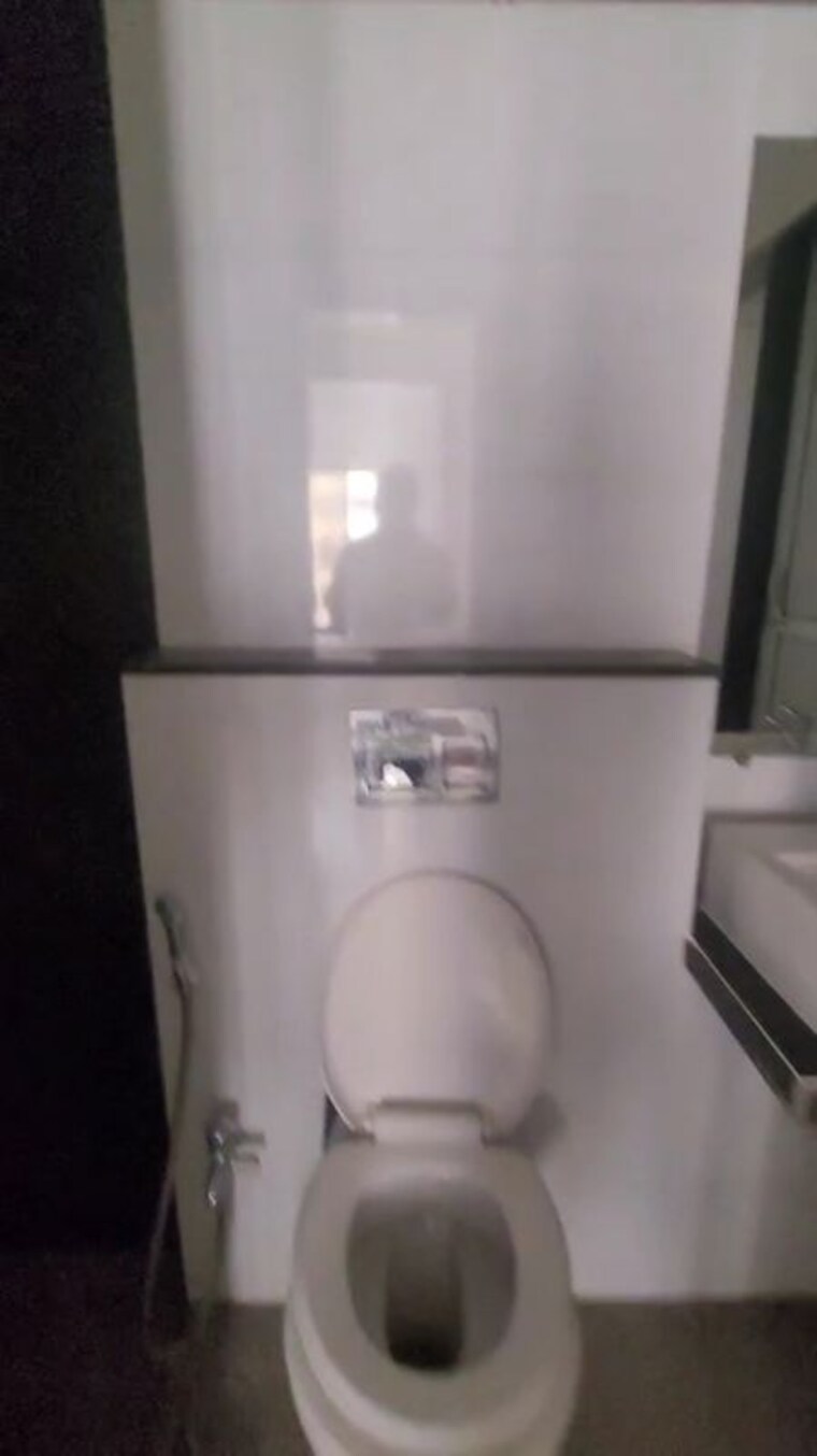 Bathroom, rustomjee-urbania-azziano 2 Bedroom 1020 Sq.Ft. Apartment In Thane West Thane 10051347