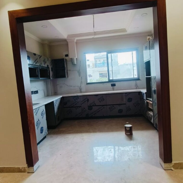 Kitchen, bptp-park-grandeura 3.5 Bedroom 2200 Sq.Ft. Apartment In Sector 82 Faridabad 10051350