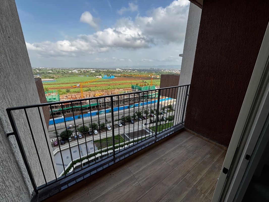 2 BHK + Extra Room Apartment For Sale in Godrej Boulevard