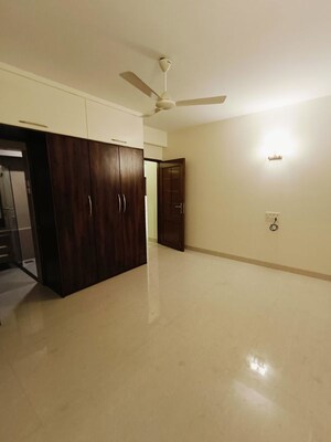 Room in 2 BHK Apartment at Everest Apartments Malabar Hill, Malabar Hill – for Rent