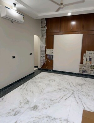 Room in 3 BHK Builder Floor at Lajpat Nagar Iii – for Rent