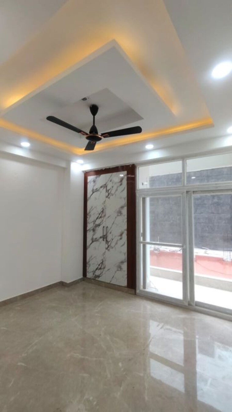 Room, sector 73 2 Bedroom 1126 Sq.Ft. Builder Floor In Sector 73 Noida 10051486