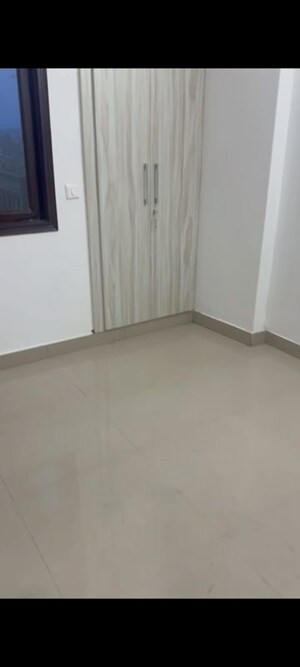 Room in 3 BHK Apartment at Sanchar Nest Palm Heights, Wave City – for Rent