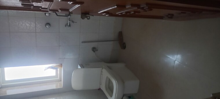 Bathroom, ip extension 2 Bedroom 950 Sq.Ft. Apartment In Ip Extension Delhi 10051546