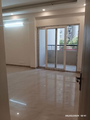 Room in 4 BHK Apartment at Ashiana Enclave, PhasE-Iii SectoR-48 – for Sale