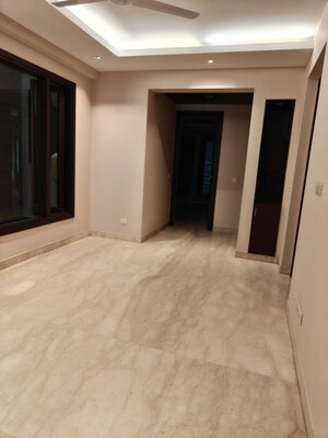 Room in 3 BHK Builder Floor at Panchsheel Enclave – for Rent
