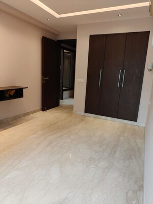 Room in 3 BHK Builder Floor at Panchsheel Enclave – for Rent