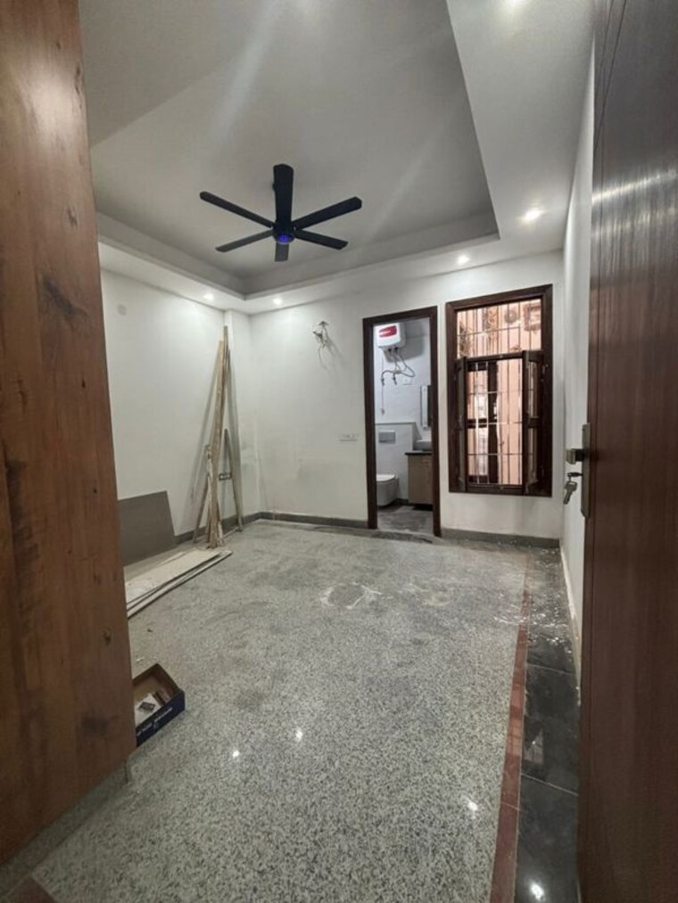 Room, freedom fighters enclave 3 Bedroom 2500 Sq.Ft. Apartment In Freedom Fighters Enclave Delhi 10051727