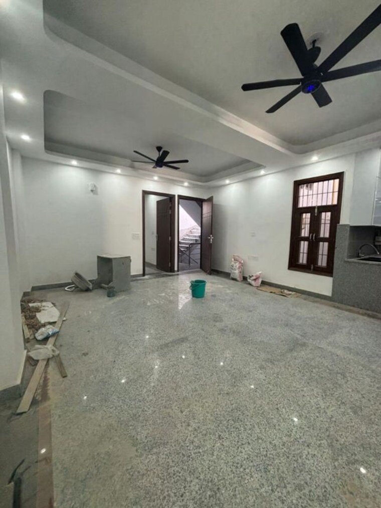 Room, freedom fighters enclave 3 Bedroom 2500 Sq.Ft. Apartment In Freedom Fighters Enclave Delhi 10051727