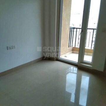 Room in 4 BHK Apartment at Dosti Imperia Phase I, Ghodbunder Road – for Rent