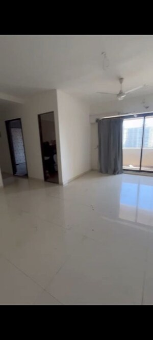 Room in 2 BHK Apartment at Versova – for Rent