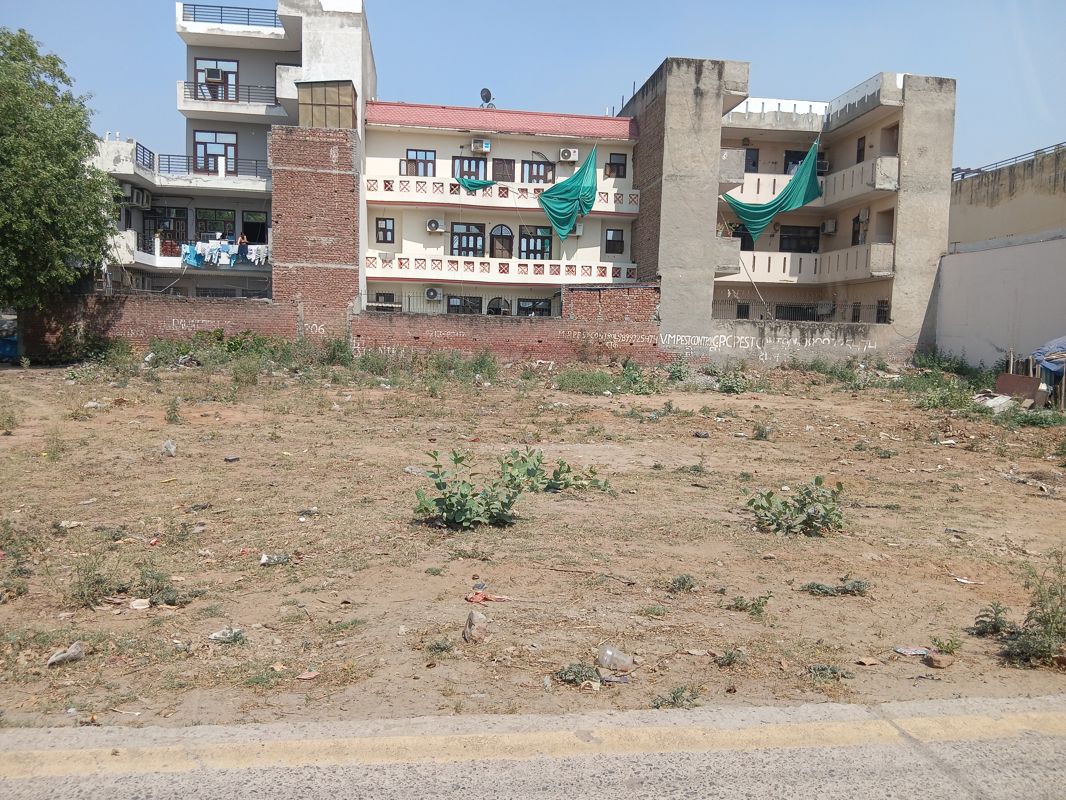 Plot For Sale in Sector 31