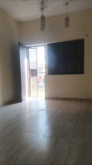 Room in 2 BHK Builder Floor at Palam Vihar – for Rent