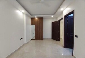 Room in 3 BHK Builder Floor at Green Park – for Rent