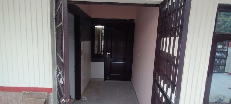 Room, sector 30 4 Bedroom 108 Sq.Yd. Independent House In Sector 30 Faridabad 10052031