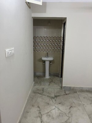 Room in 3 BHK Apartment at Sector 14 Dwarka – for Rent