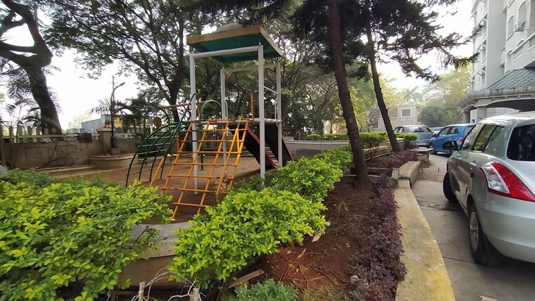 Garden, magarpatta city 3 Bedroom 1300 Sq.Ft. Apartment In Magarpatta City Pune 10052145