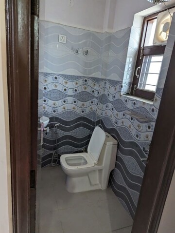 Bathroom in 1 BHK Builder Floor at Ansal Plaza Sector-23, Sector 23 – for Rent
