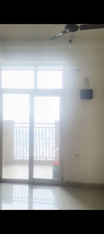 Room in 2 BHK Apartment at Hawelia Valencia Square, Sector 1 Greater Noida – for Rent