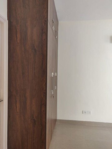 Room in 3.5 BHK Apartment at Emaar Emerald Floors Premier, Sector 65 – for Rent