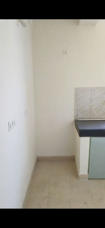 Room in 3.5 BHK Apartment at BPTP Park Elite Floors, Sector 85 – for Rent