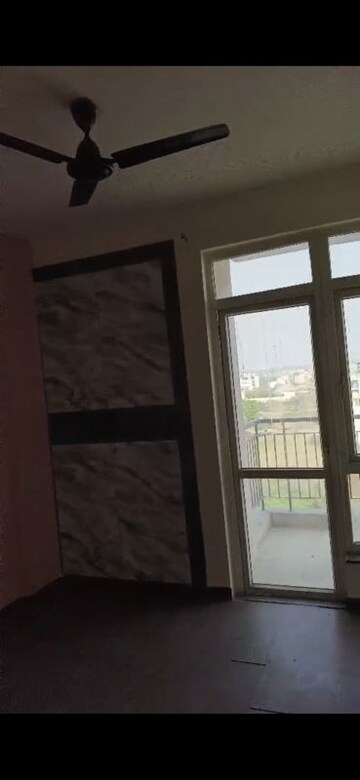 Room in 3.5 BHK Apartment at BPTP Park Elite Floors, Sector 85 – for Rent