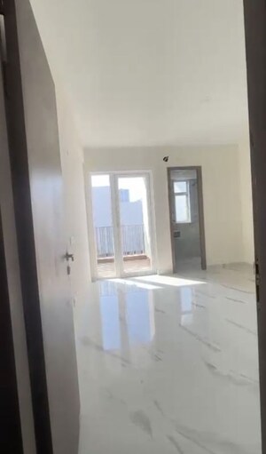 Room in 2 BHK Apartment at M3M Soulitude, Sector 89 – for Rent