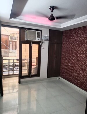 Room in 2 BHK Builder Floor at Saket – for Rent