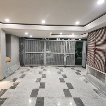 Parking in 3 BHK Builder Floor at East Patel Nagar – for Sale