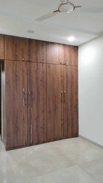 Room in 3 BHK Apartment at Oberoi Exquisite Goregaon, Goregaon East – for Rent