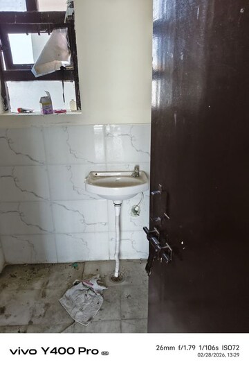 Bathroom in 2.5 BHK Apartment at Auric City Homes, Sector 82 – for Rent