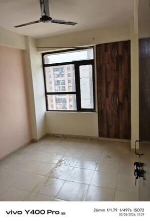 Room in 2.5 BHK Apartment at Auric City Homes, Sector 82 – for Rent