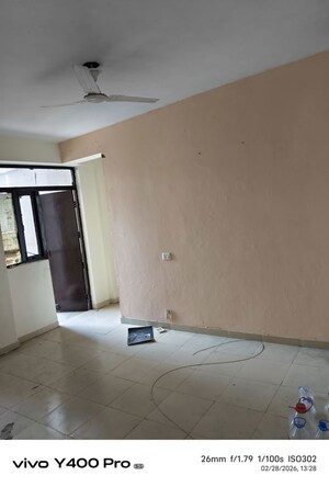 Room in 2.5 BHK Apartment at Auric City Homes, Sector 82 – for Rent