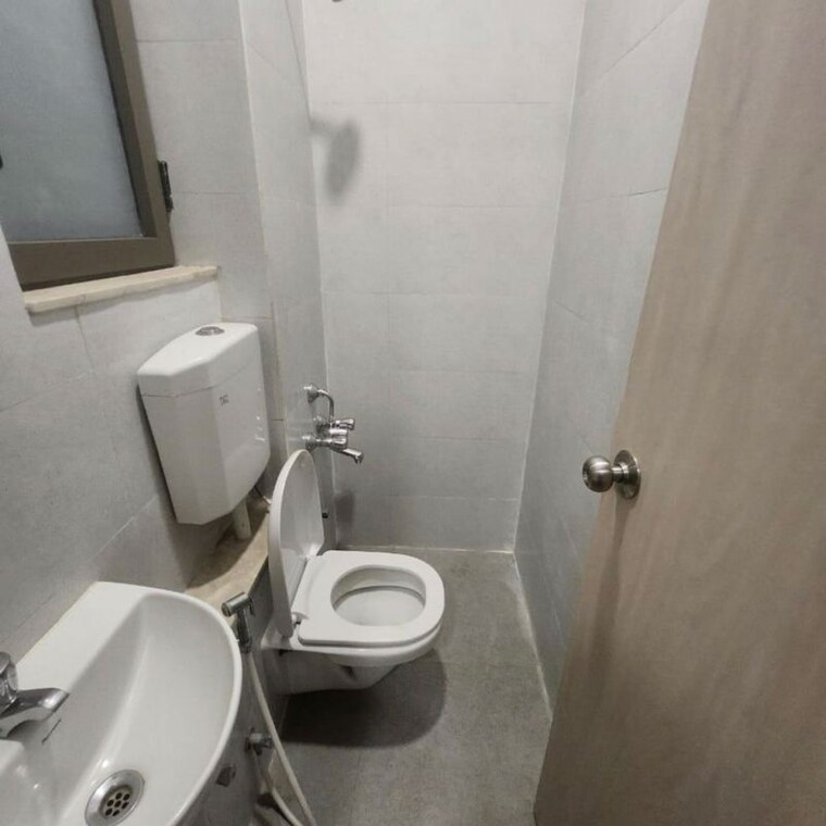Bathroom, bandra kurla complex 4 Bedroom 1605 Sq.Ft. Apartment In Bandra Kurla Complex Mumbai 10052746