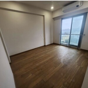 Room in 4 BHK Apartment at Bandra Kurla Complex – for Rent