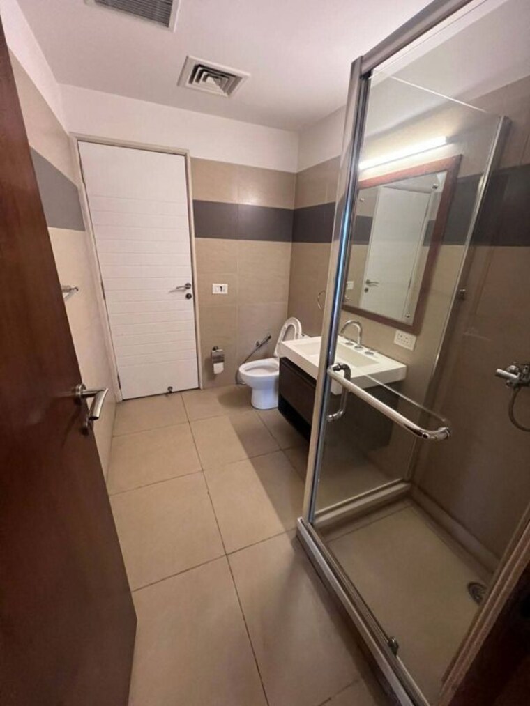 Bathroom, maya-green-lotus-saksham 3 Bedroom 1900 Sq.Ft. Apartment In International Airport Road Zirakpur 10052750