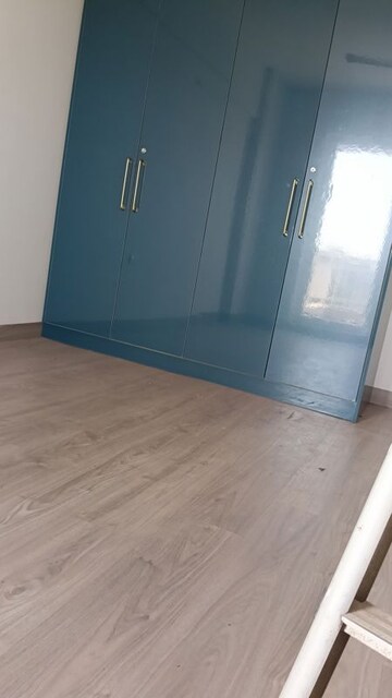 Room in 2.5 BHK Apartment at Silverglades The Melia, Sohna Sector 35 – for Rent