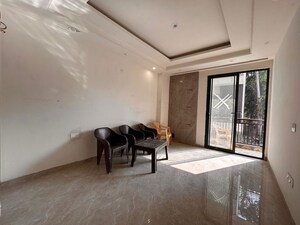Parking in 3 BHK Builder Floor at Palm Residency Chhatarpur, Chattarpur – for Rent