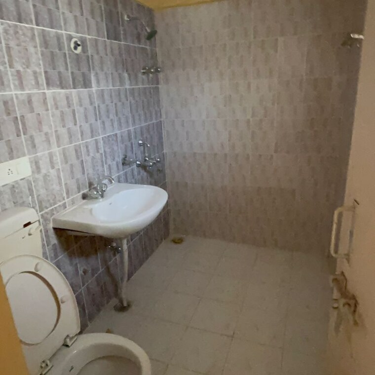 Bathroom, rohini-apartment 2 Bedroom 1100 Sq.Ft. Apartment In Malesemau Lucknow 10052891