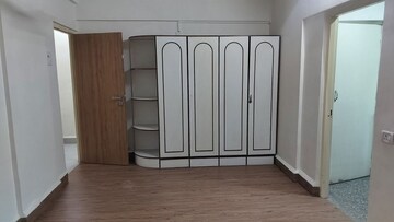 Room in 3 BHK Apartment at Bandra West – for Rent