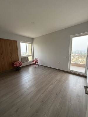 Room in 3 BHK Apartment at Ireo The Corridors, Sector 67a – for Rent