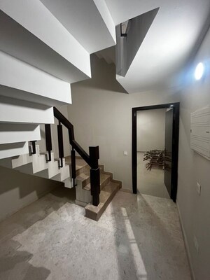 Staircase in 5 BHK Villa at Vipul Tatvam Villas, Sector 48 – for Rent