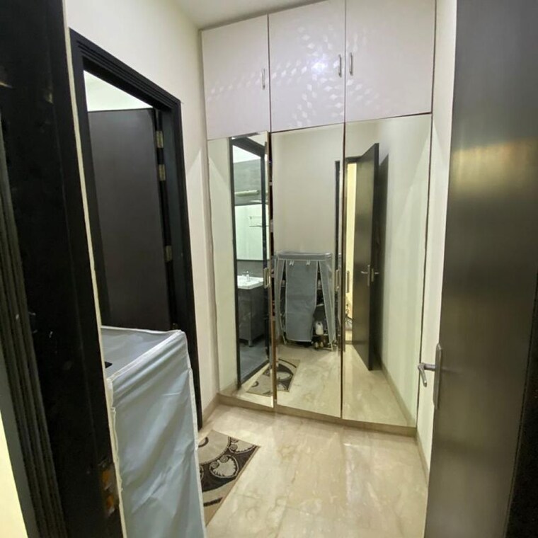 Bathroom, sushant lok i 3.5 Bedroom 300 Sq.Yd. Builder Floor In Sushant Lok I Gurgaon 10052979