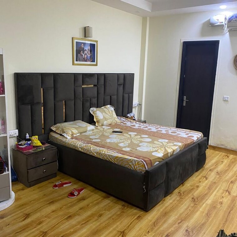 Bedroom, sushant lok i 3.5 Bedroom 300 Sq.Yd. Builder Floor In Sushant Lok I Gurgaon 10052979