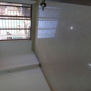 Room in 3 BHK Apartment at Neha Heena Gaurav Jewels, Goregaon East – for Rent