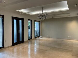Room in 4 BHK Builder Floor at Panchsheel Park – for Rent